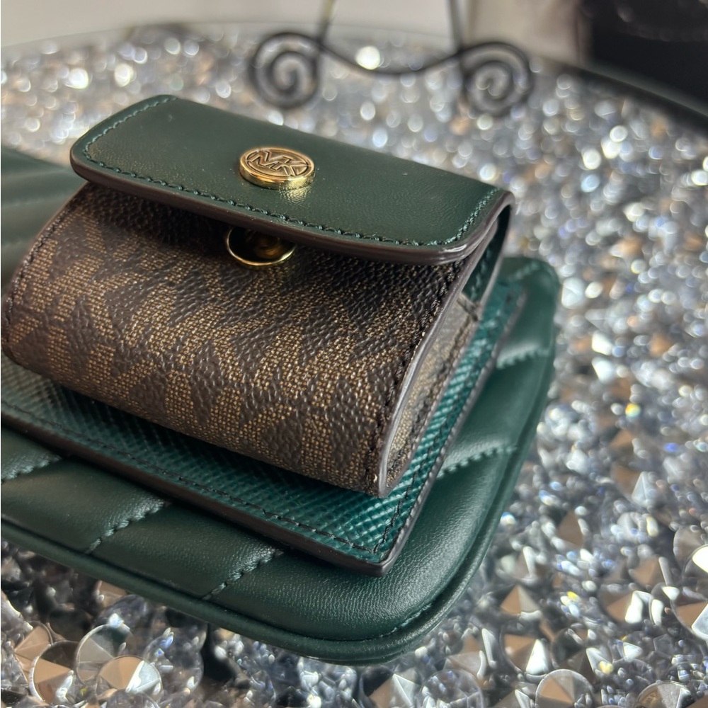 Michael Kors Emerald Green Crossbody with Card holder and AirPod case NWOT - Picture 12 of 12